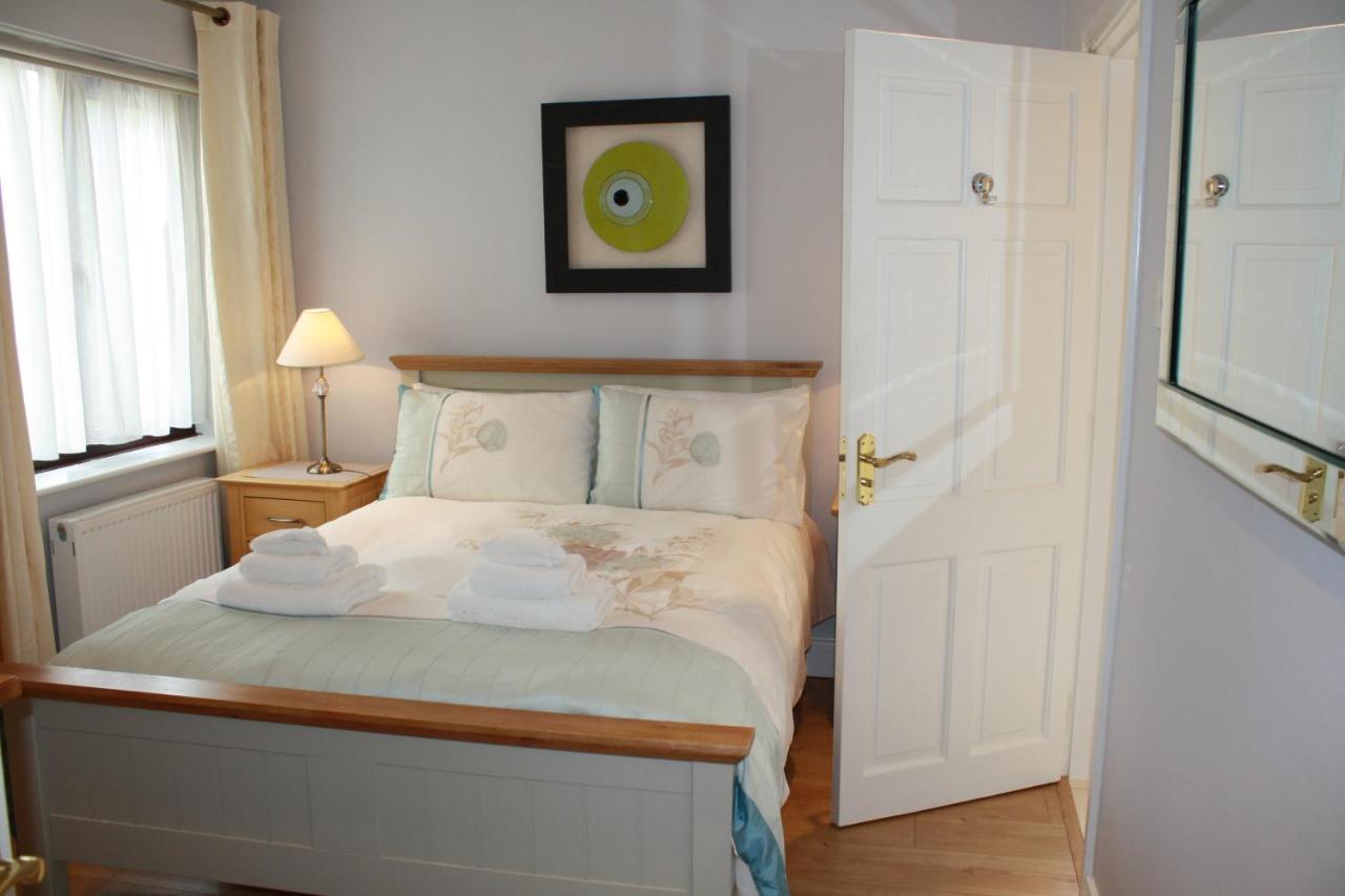 Town Centre Location -Free Private Parking -Luxury 4 Bedroom House All En-Suite With Power Showers -Full Kitchen, 2 Living Rooms - Great Location - Shops And Restaurants 3-Minute Walk -Fast Wi-Fi -Sleeps 9 Guests Κιλάρνεϊ Εξωτερικό φωτογραφία